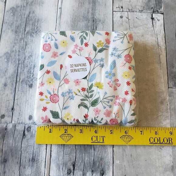 NWT - Meri Meri Floral Scalloped Plates (16) and Matching Napkins (32) - Picture 3 of 3